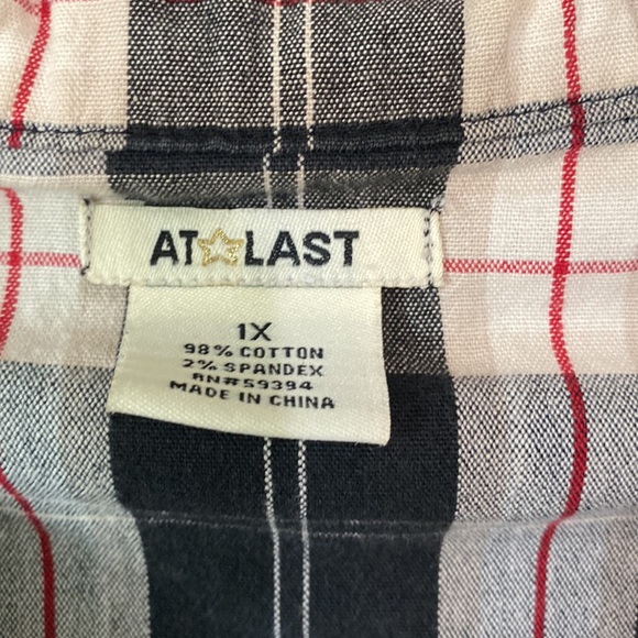 Stylish At Last Plaid Top - Size 1X - Picture 3 of 4
